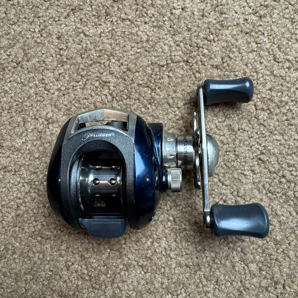 Pflueger Baitcasting Reel Criterion Low Profile 5 Bearing RH Fishing 6.2:1